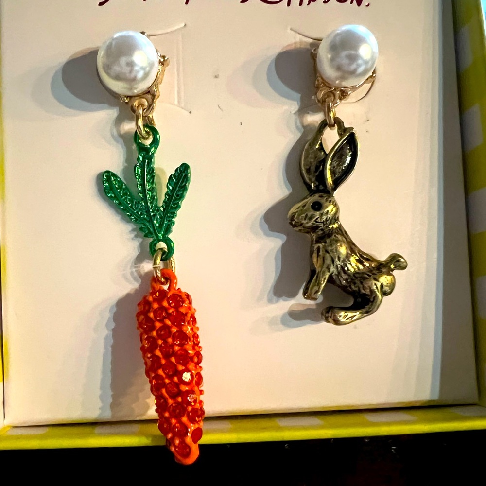 New Betsey Johnson Bunny Carrot Mismatch Earrings - Picture 10 of 11